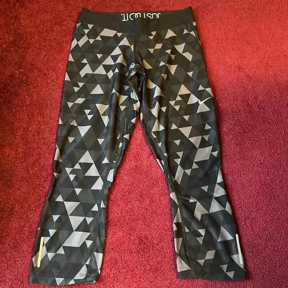 Nike Dri-Fit capris - Picture 1 of 4
